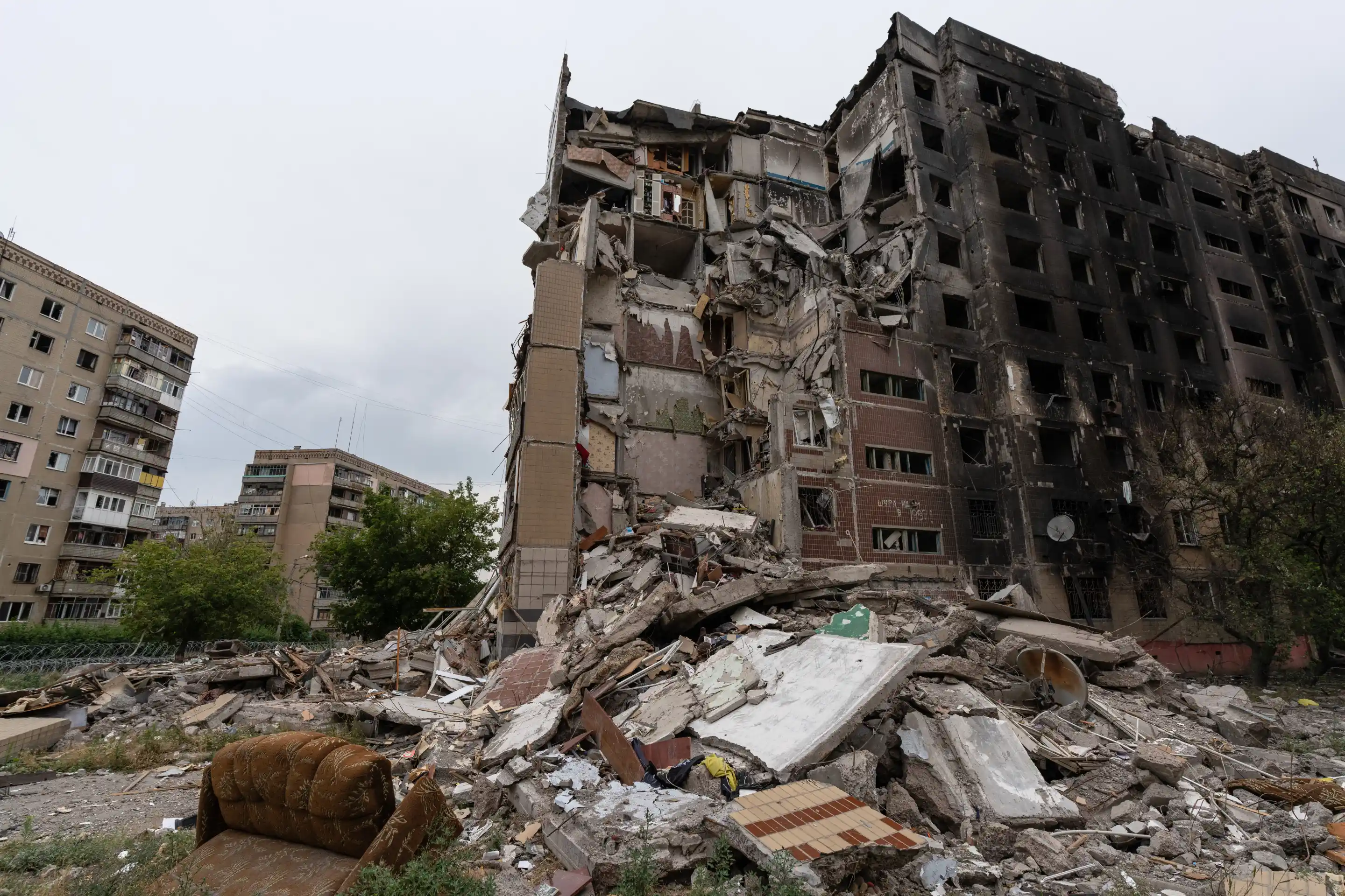 2 Dead in Ukraine From Russian Attacks, 4 More in Russian-Held Area Hit by Ukrainian Drones